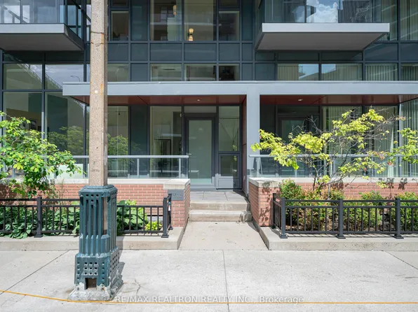 20 Bruyeres Mews #Townhouse 12, Toronto, ON M5V 0G8