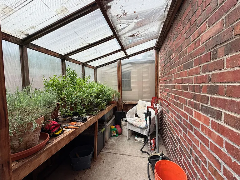 631 Jackson St — Photo 33