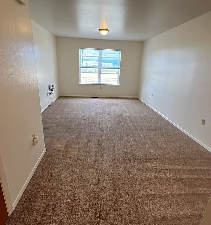 1st image of 284 Wilder Ct