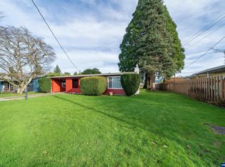 1090 SE 3rd Ave, Mill City, OR 97360