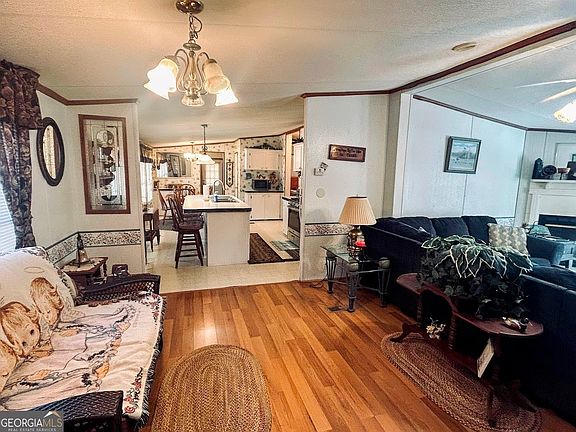 3rd image of 156 Flatrock Rd