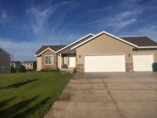 505 8th Ave SE, Isanti, MN 55040