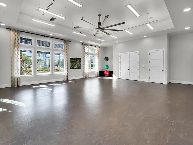 7790 Four Seasons Blvd — Photo 38