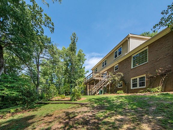 5th image of 208 Honey Horn Dr