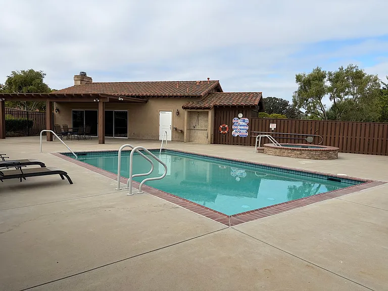 4304 Foxenwood Cir — Photo 24