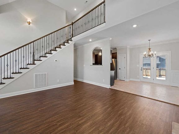 3rd image of 163 Hereford Blvd