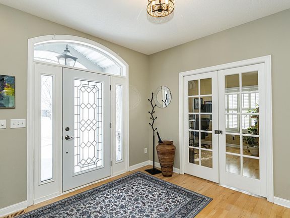 3rd image of 3501 Cameo Ln NE