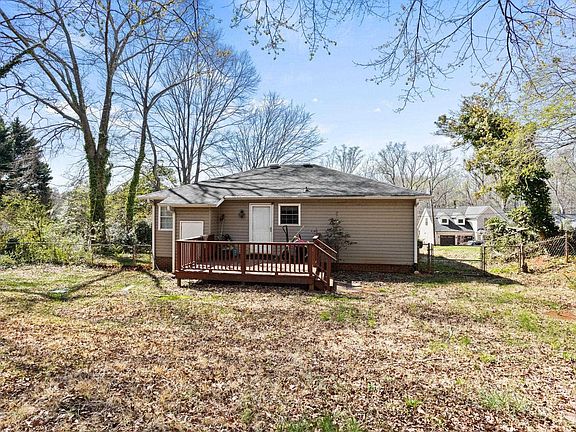 3rd image of 40 Westview Ave