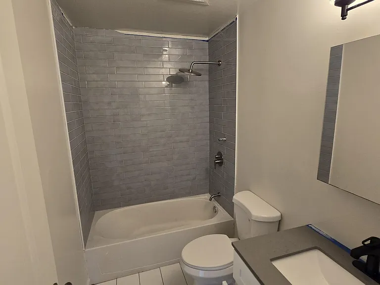 3 bed, 1.0 bath, 1100 sqft, $2,895 — Photo 10