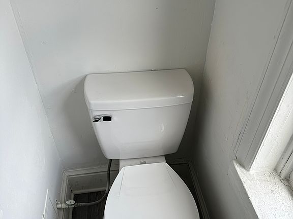 5th image of 1009 Lancaster Ave