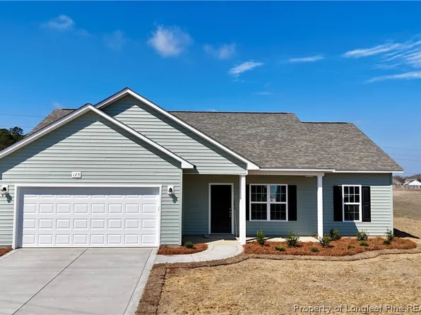 125 Orchard Ln, Parkton, NC 28371