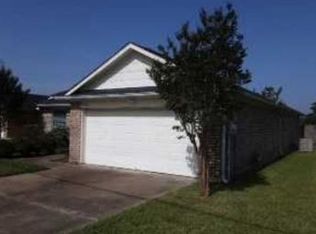 4111 Country Club Dr, Dickinson, TX 77539
