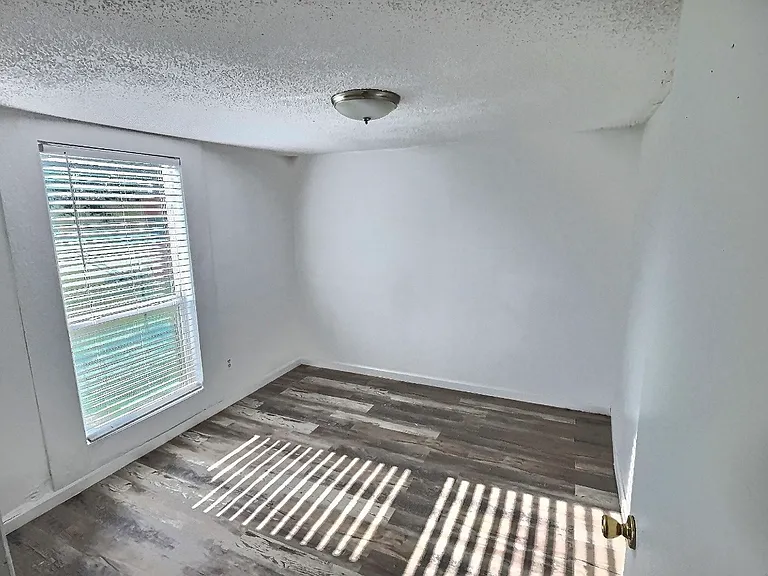 105 Michael Ln — Photo 6