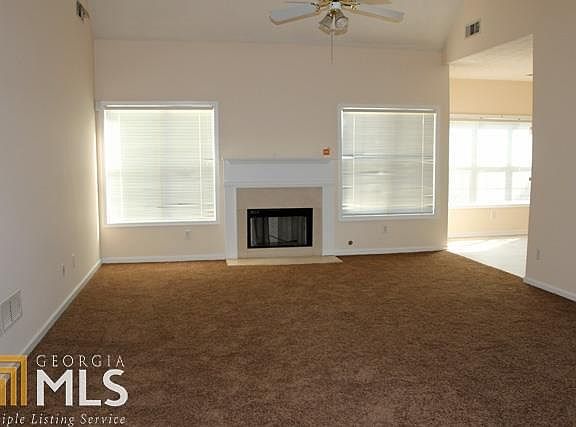 3rd image of 14 Carriage Lake Dr