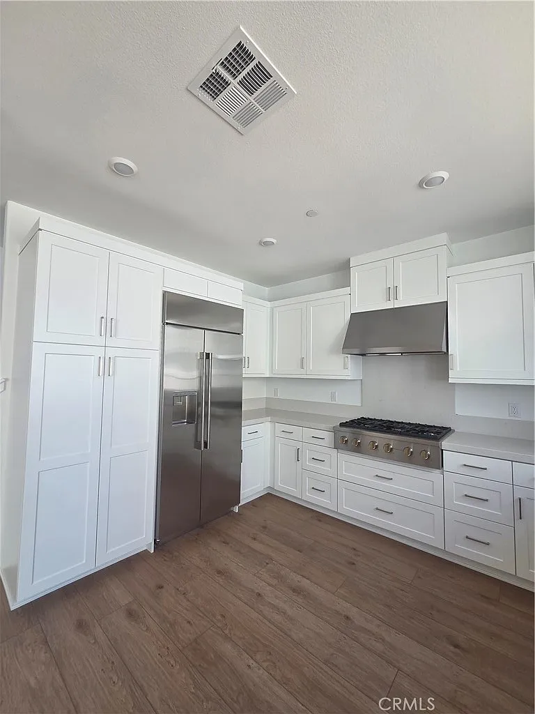 3 bed, 2.5 bath, 1934 sqft, $5,800 — Photo 2