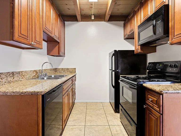 Parthenia Terrace Apartments — Photo 16