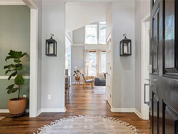 3rd image of 6610 Fox Creek Dr