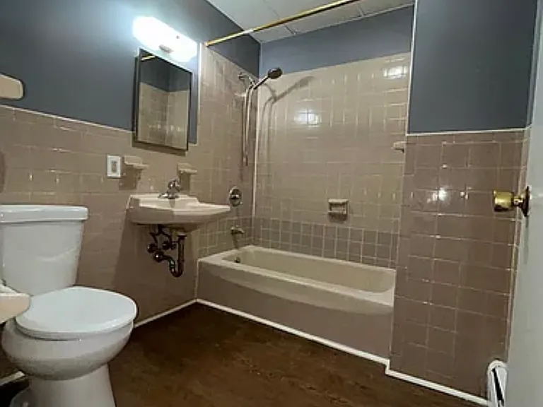 32 Chestnut St #18 — Photo 14