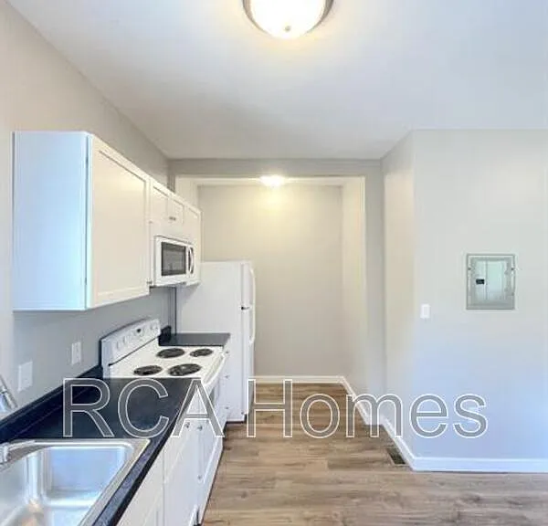 3519 Balsam Ave #8 — Photo 1