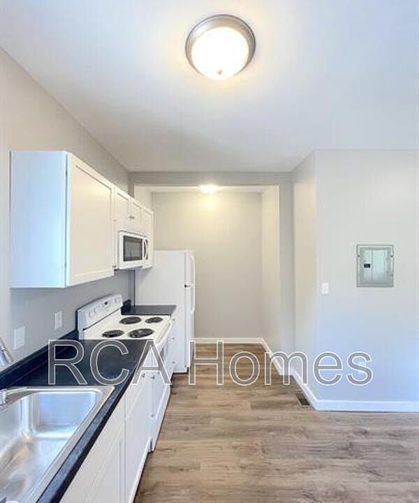 1st image of 3519 Balsam Ave #6