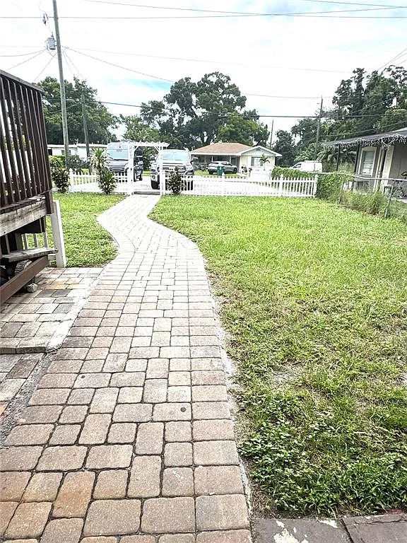 3 bed, 2.0 bath, 900 sqft, $1,500 — Photo 2