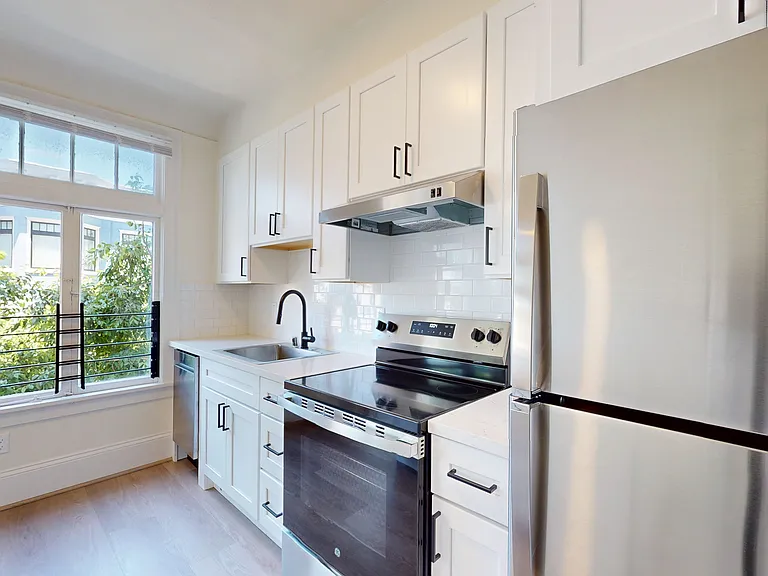 1335 Washington St #8 — Photo 4