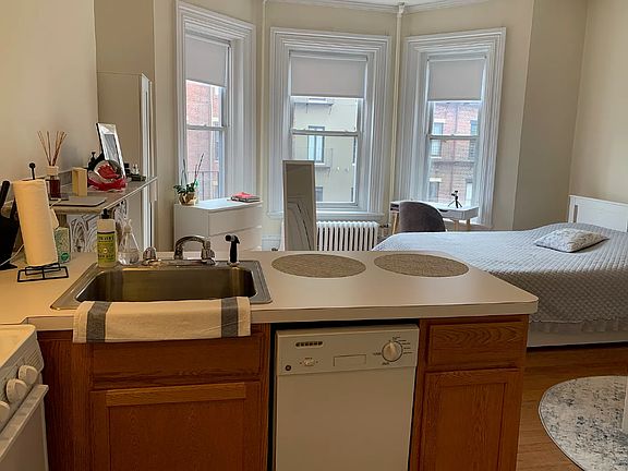 4th image of 307 Beacon St APT 5