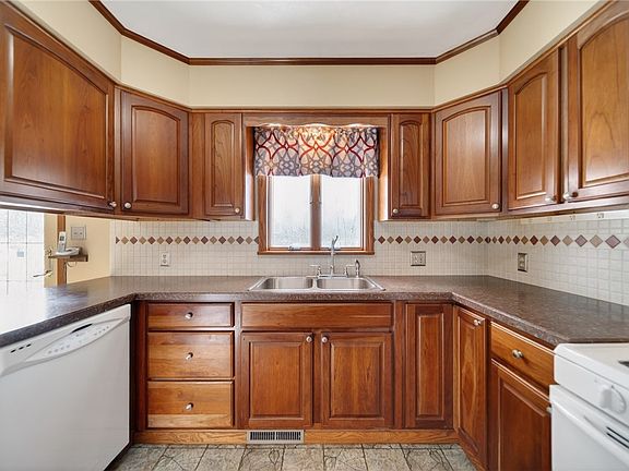 4th image of 1183 Country Club Rd