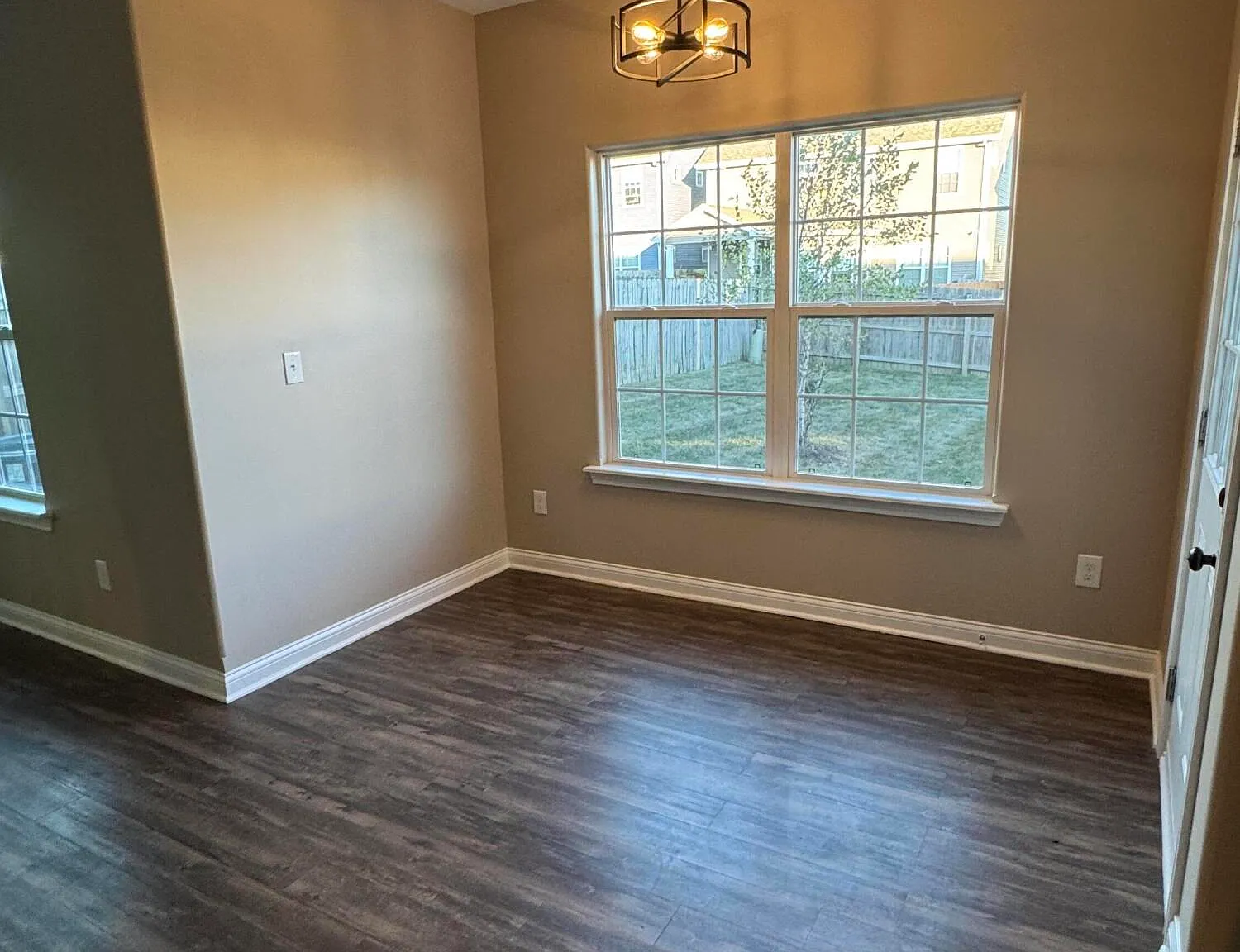 4 bed, 2.5 bath, 1948 sqft, $2,500 — Photo 3