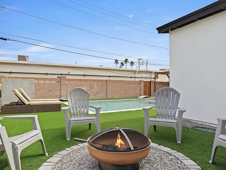 2241 N Sunset Dr — Photo 25