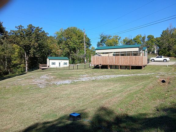 2nd image of 601 Pumpkin Ridge Rd