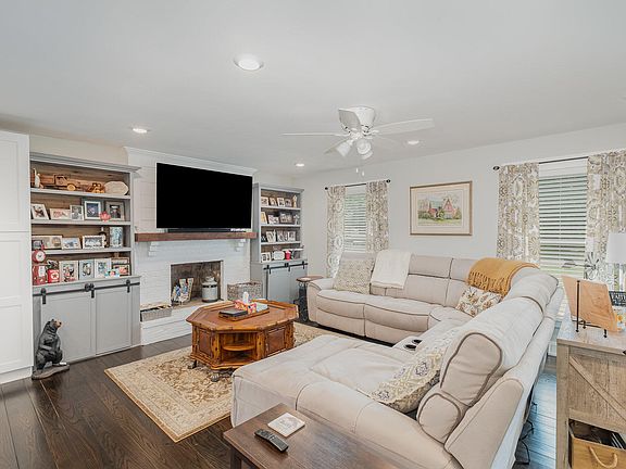5th image of 10049 Duncan Dr