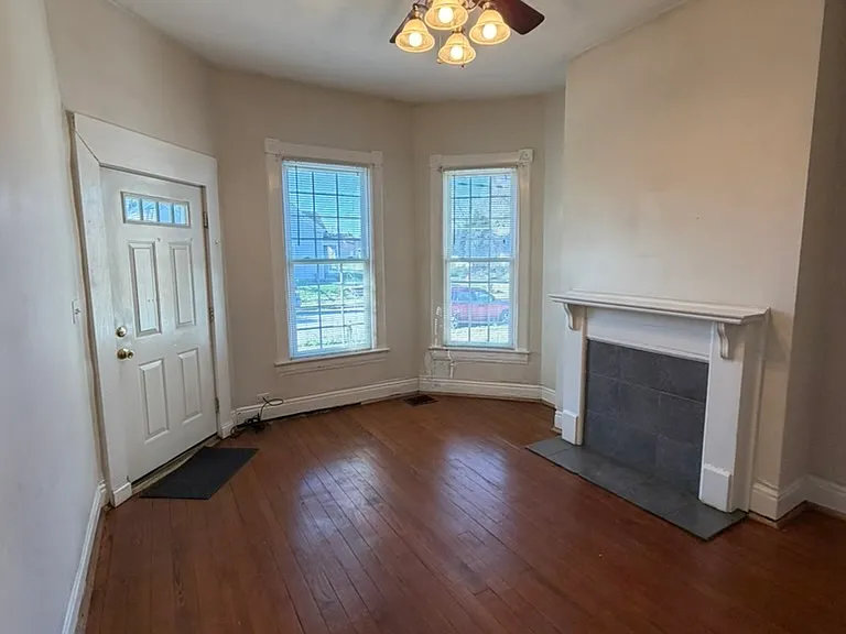 427 Montana Ave — Photo 4