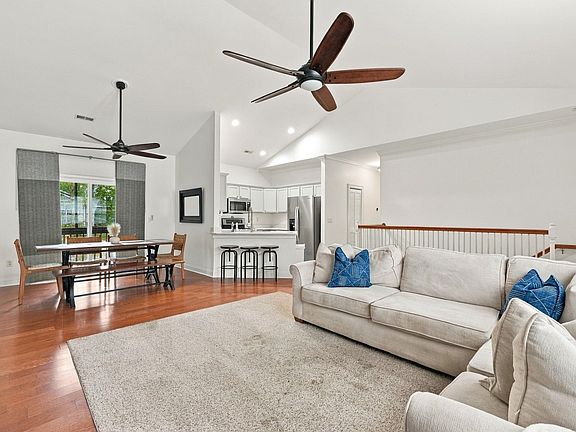 5th image of 587 Sunnyside Ave. #A