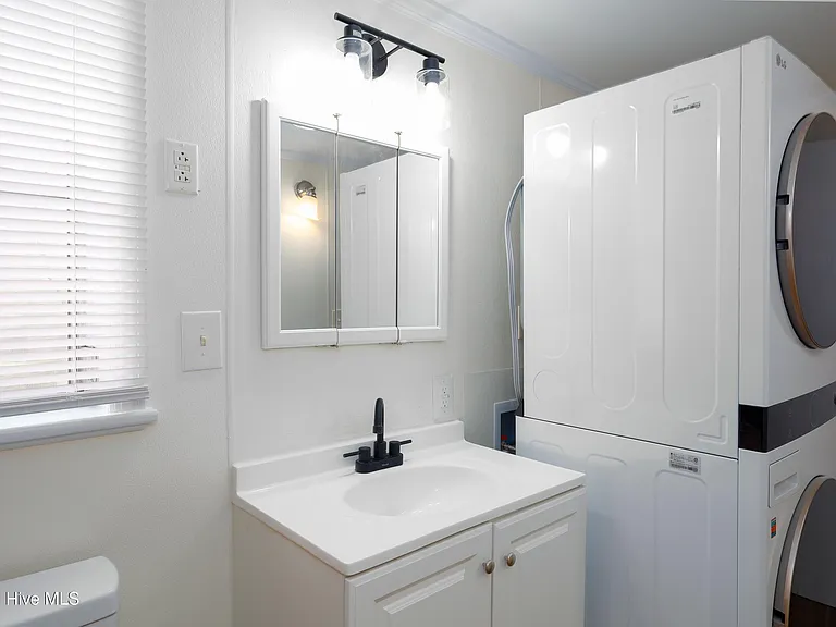 1190 Blue Creek Rd #B — Photo 31