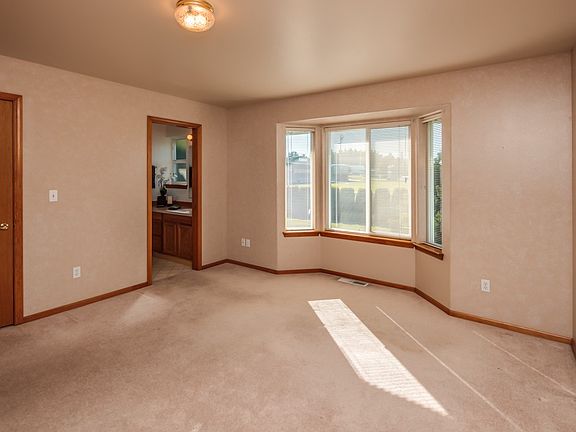 5th image of 602 Garden Dr