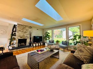 682 Trout Brook Dr, West Hartford, CT 06119