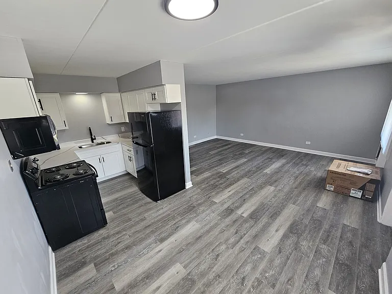 6929 Pershing Rd #5 — Photo 1