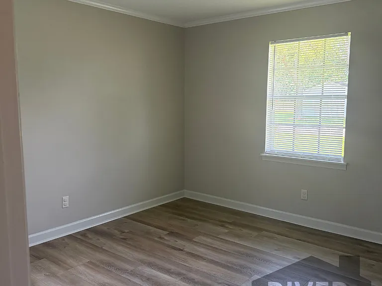 1607 Harding Ave — Photo 9