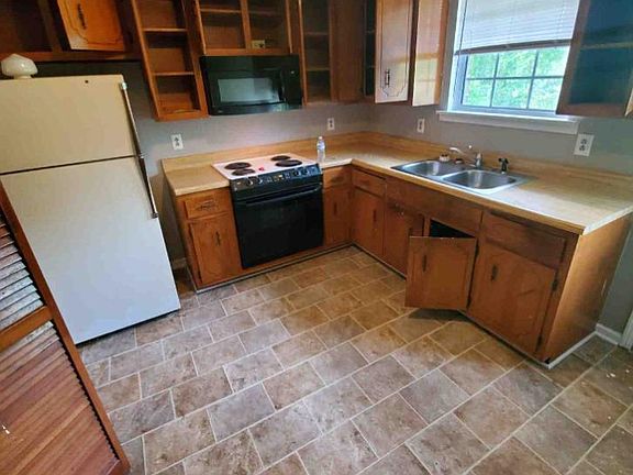 3rd image of 628 R S Bradley Blvd #1