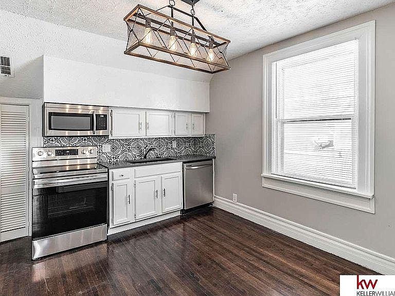 1st image of 902 N 49th Ave APT 1