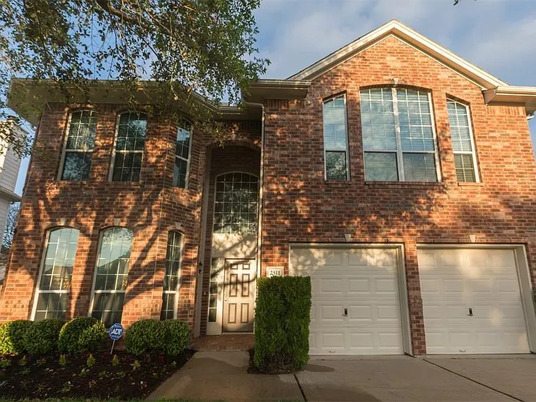 2511 Sun Spot Ln — Photo 1