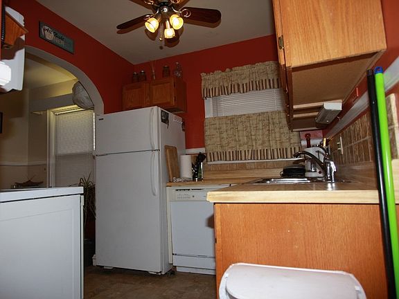 4th image of 210 Shepherd Ave