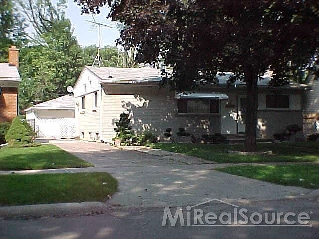 1st image of 23033 Euclid St