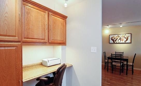 4th image of 1960 N Lincoln Park W APT 907