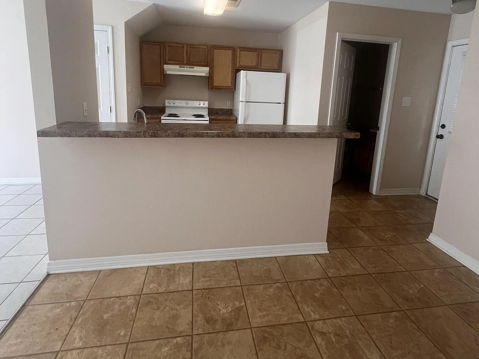 2 bed, 1.5 bath, 1037 sqft, $975 — Photo 3