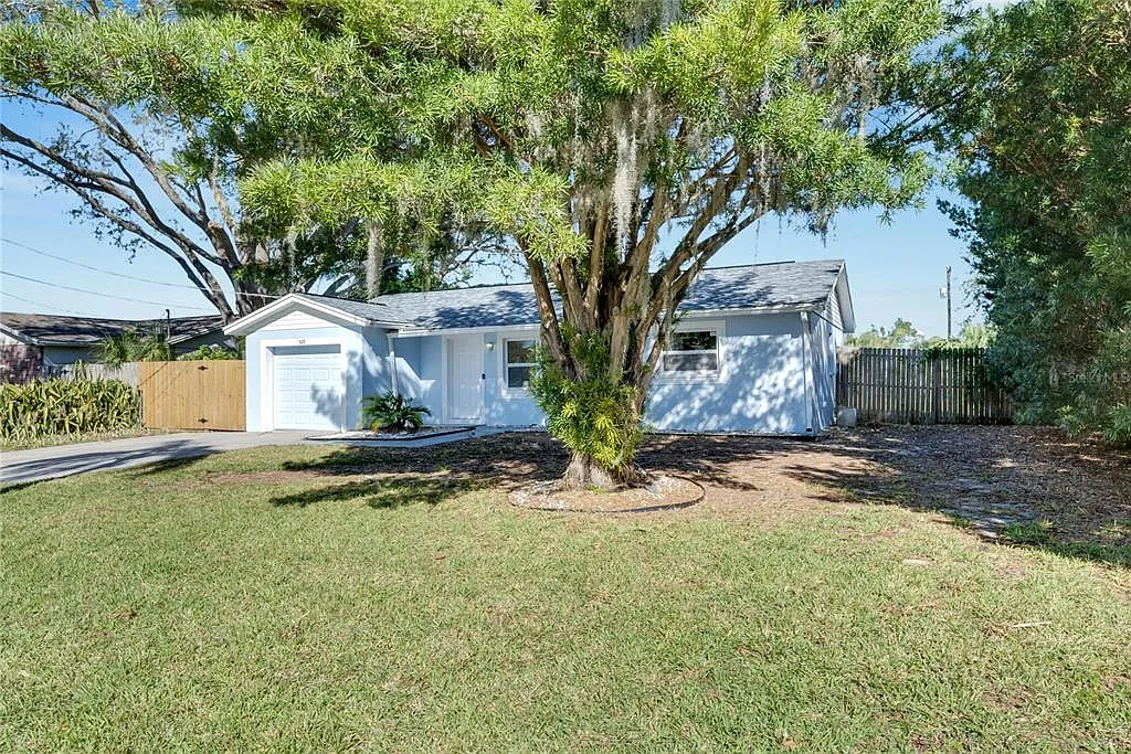 2 bed, 2.0 bath, 880 sqft, $2,400 — Photo 2