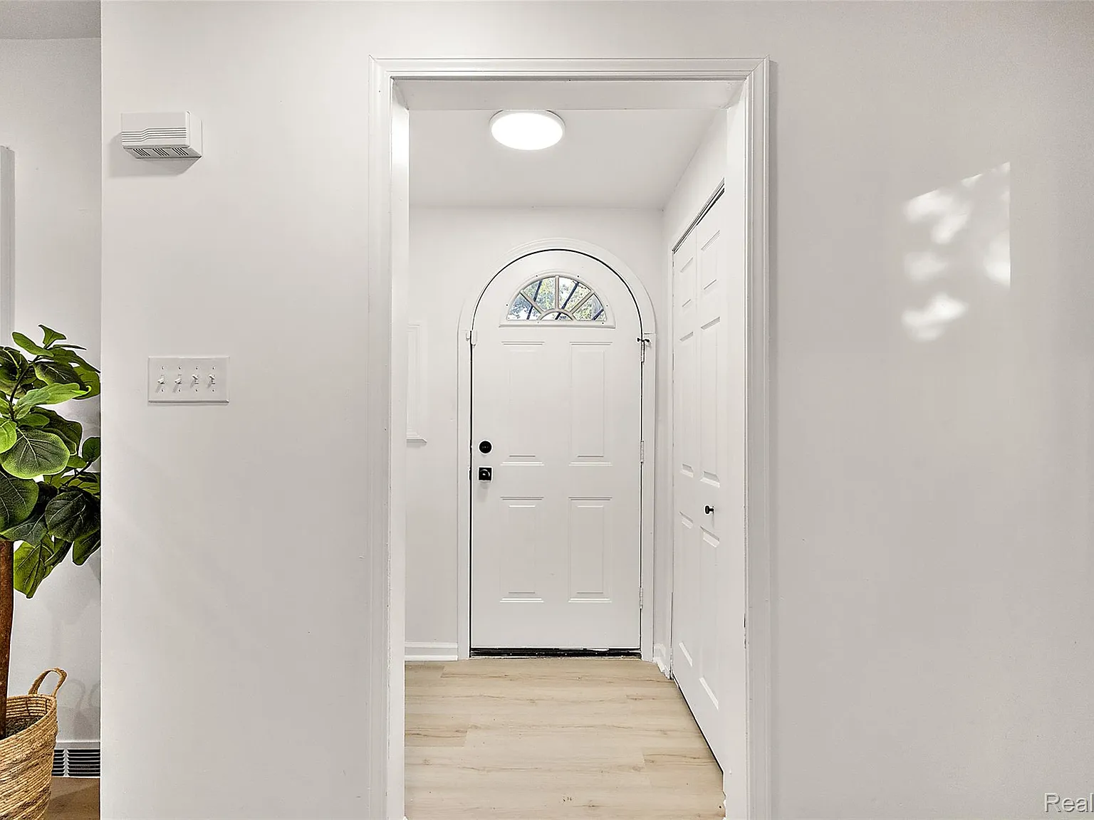 3 bed, 2.5 bath, 1765 sqft, $3,000 — Photo 4