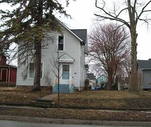 2nd image of 418 N Main St