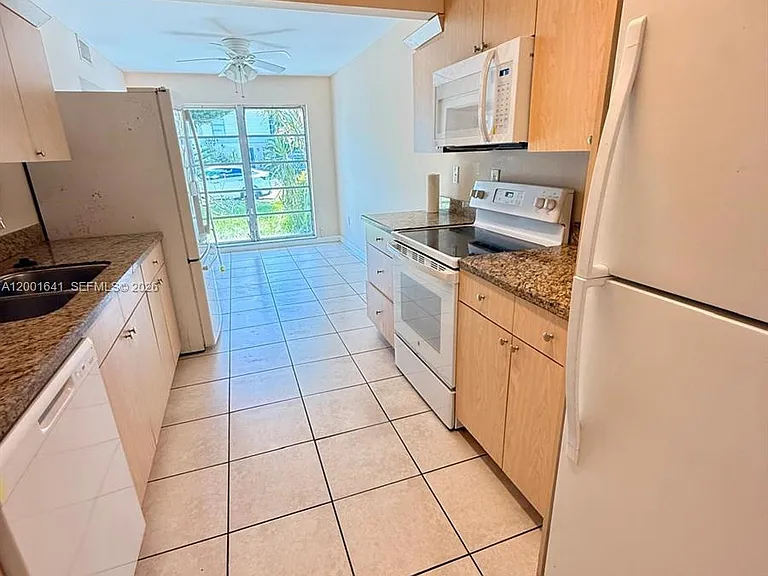 3301 Raleigh St #4D — Photo 3